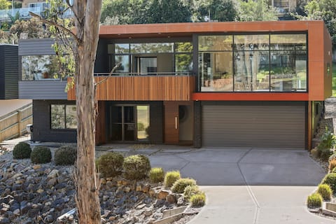 Sirocco on Main - Perfect Location!