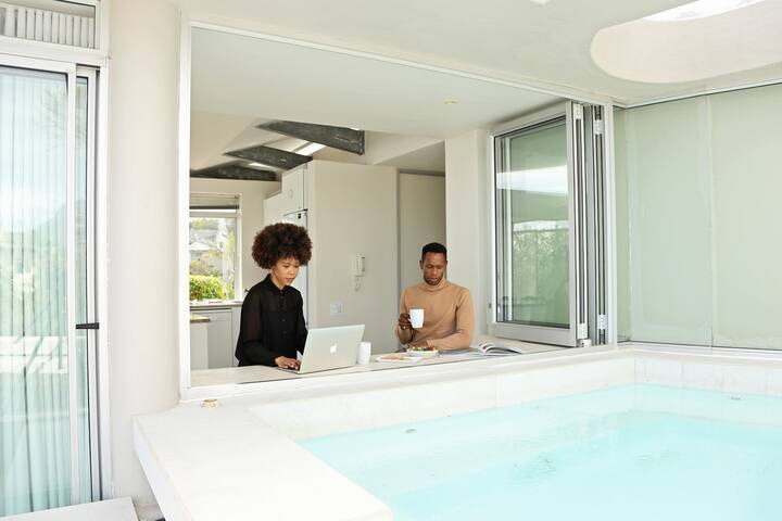 Lions View/ by beach/pool/patio/view/battery power gallery image 2