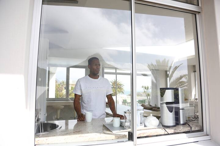 Lions View/ by beach/pool/patio/view/battery power gallery image 4