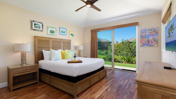 ห้องสวีทหลักพร้อมเตียงคิงไซส์และทางเข้าลาไน