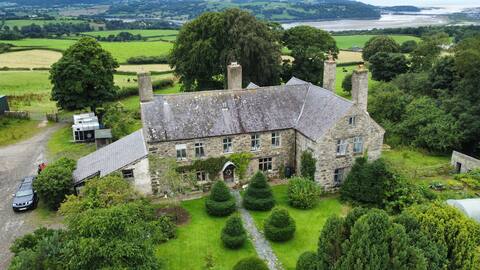 Historic Conwy Valley Farm House Unique Views B&B