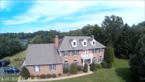 Lakeside 8 Bedroom Living