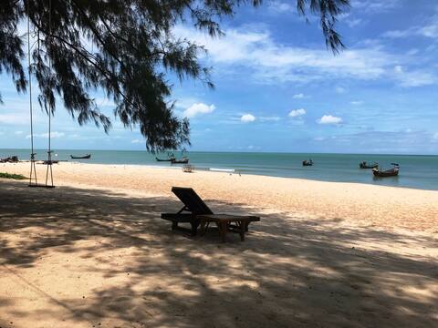 Ao Thai Beachfront Bungalow Resort near Songkhla