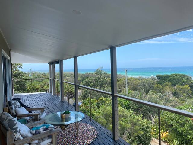 Noosa 3 level Beach house with vast Ocean views gallery image 4