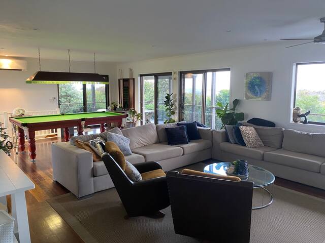 Noosa 3 level Beach house with vast Ocean views gallery image 3