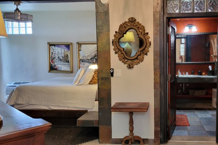 חדר שינה ראשי בווילה קינג
