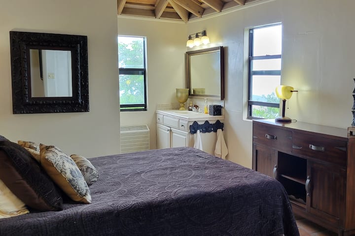 חדר שינה קווין סייז במגדל וילה
