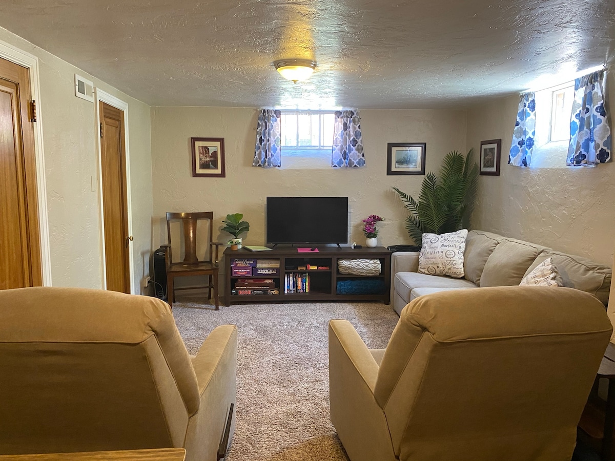 Popular Airbnb listing: Cozy, Private Garden-Level Suite in Mayfair in Hale