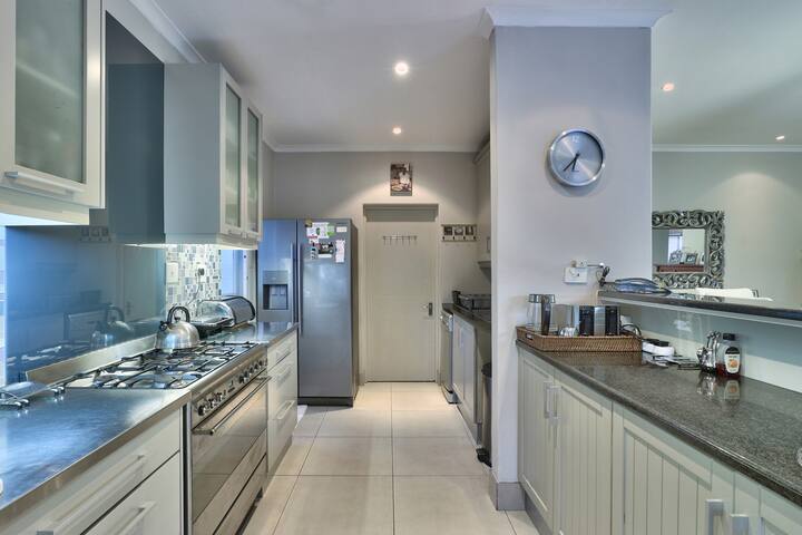 Luxury Mini Villa Sunset Beach Cape Town gallery image 4