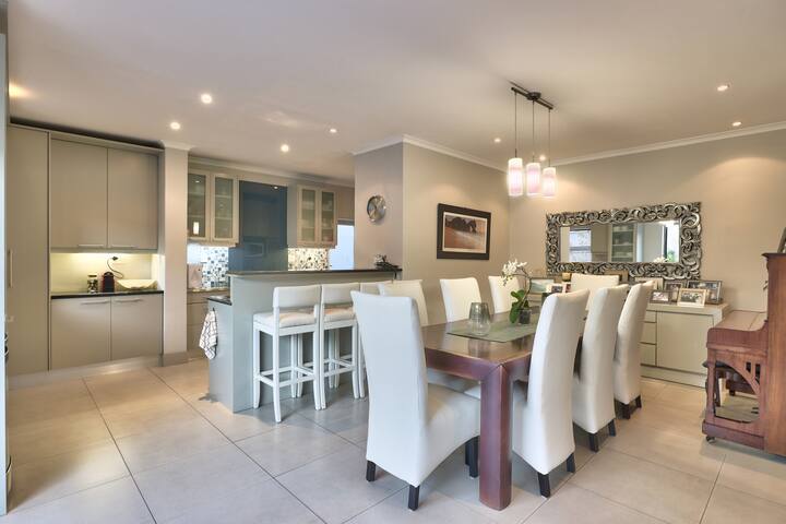 Luxury Mini Villa Sunset Beach Cape Town gallery image 3