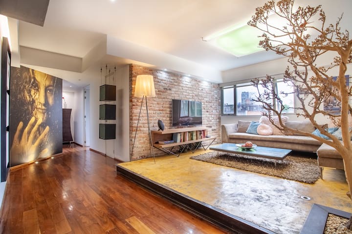 Best location with heated pool, gym, bar