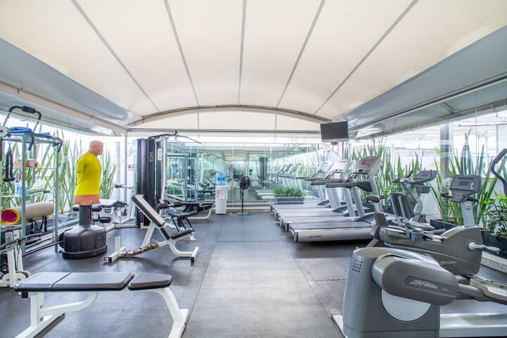 Best location with heated pool, gym, bar gallery image 4