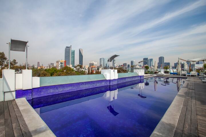 Best location with heated pool, gym, bar gallery image 2