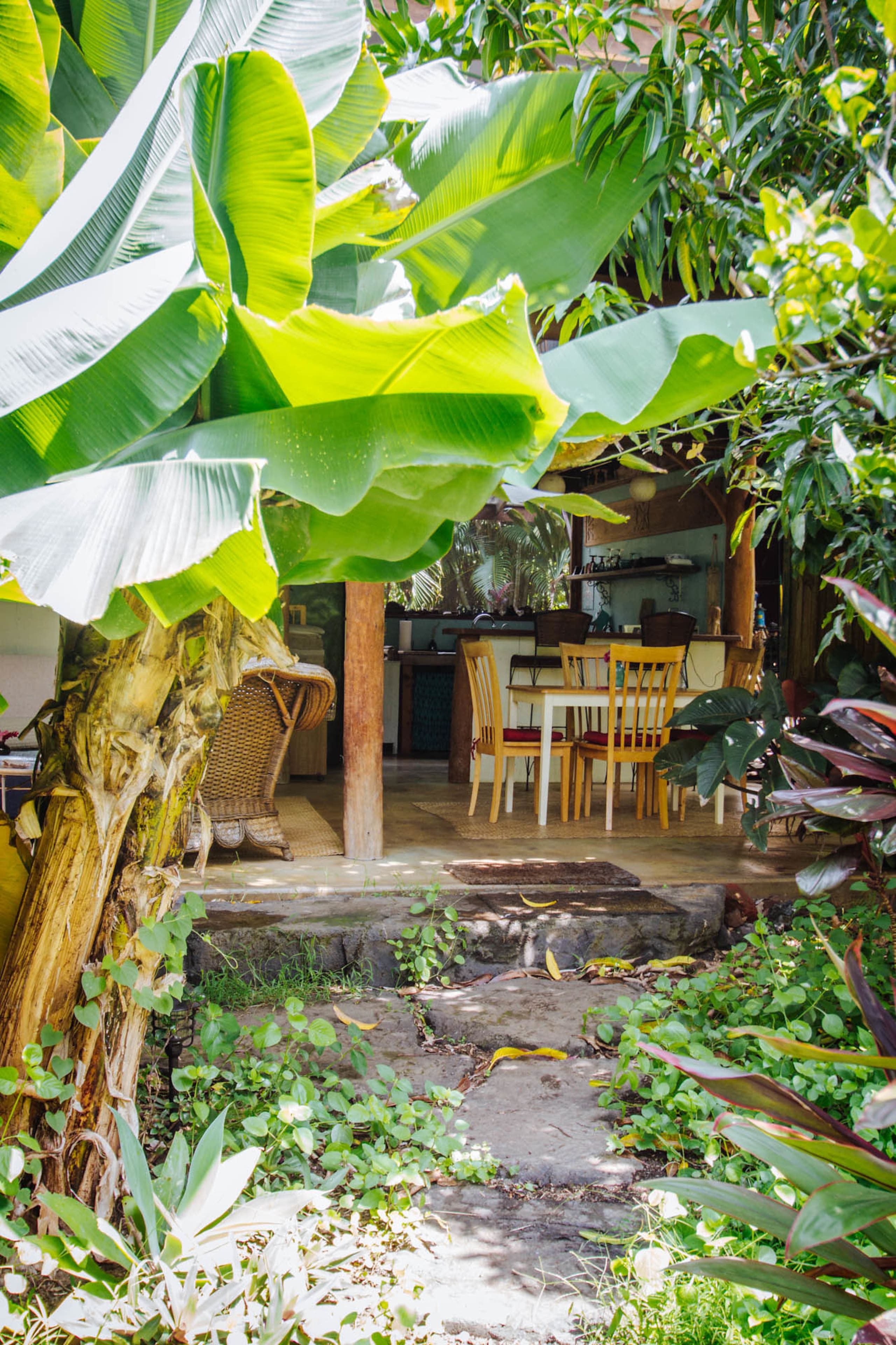 Enchanting Eco-Hideaway: Bohemian Retreat - Image 10