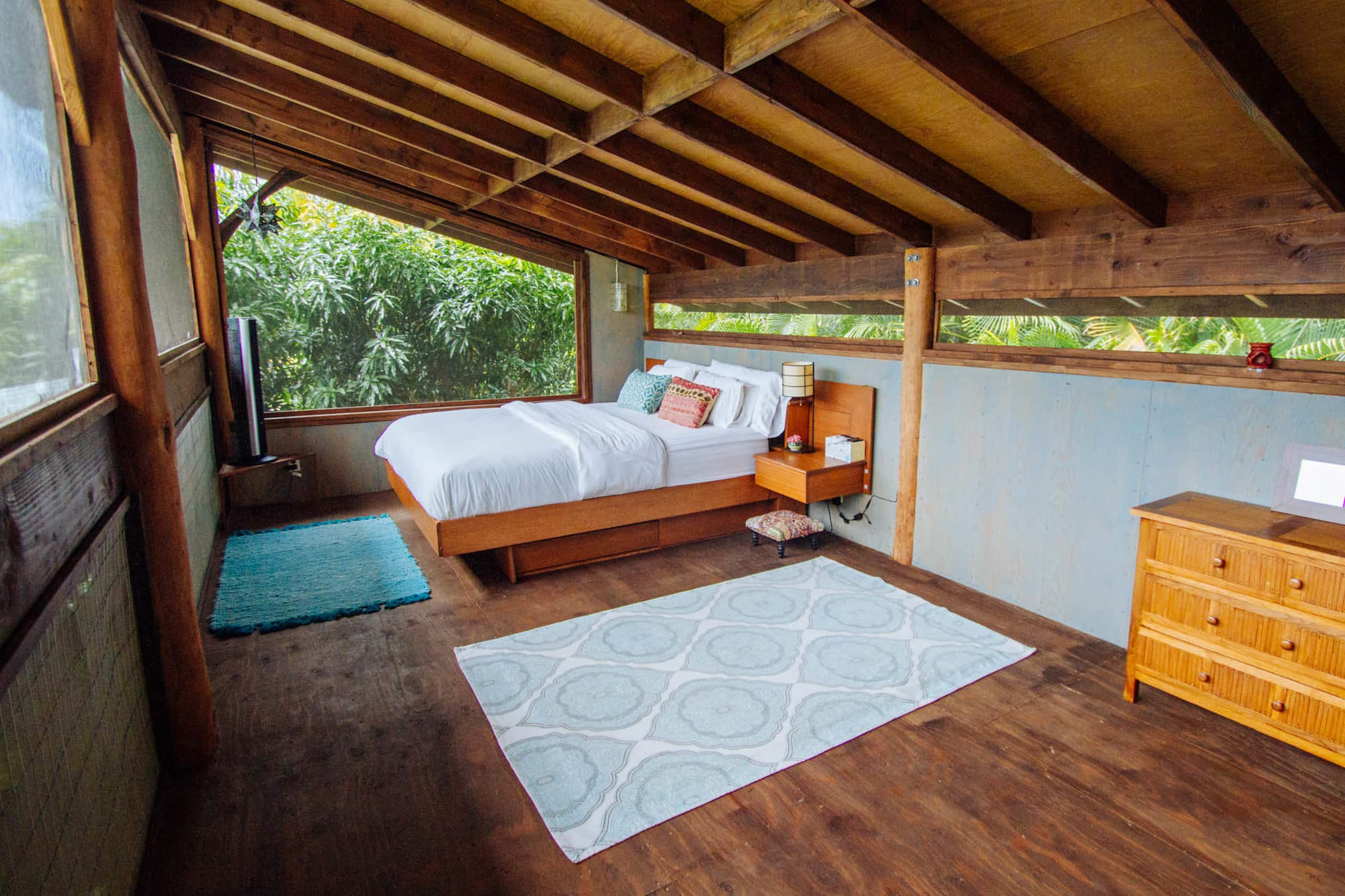 Enchanting Eco-Hideaway: Bohemian Retreat - Image 16