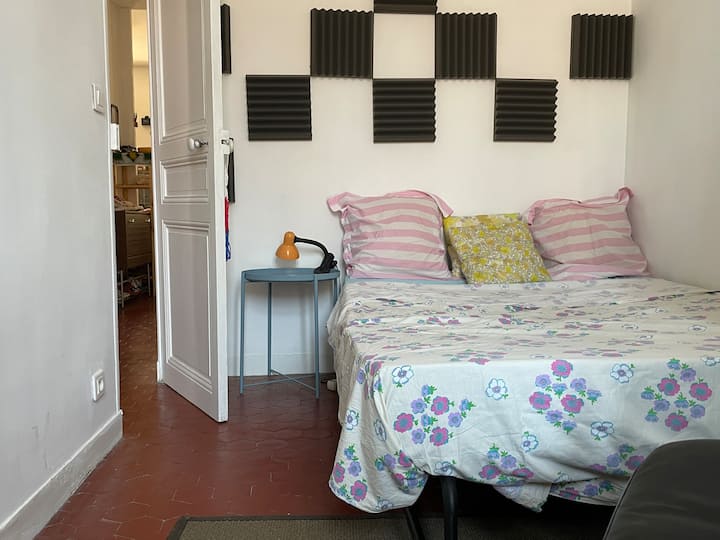 ห้องนอนที่สองพร้อมสำนักงาน