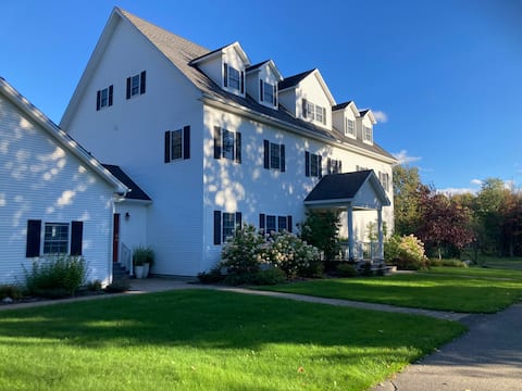 The Country Home - 166 acre estate, Ski, VAST