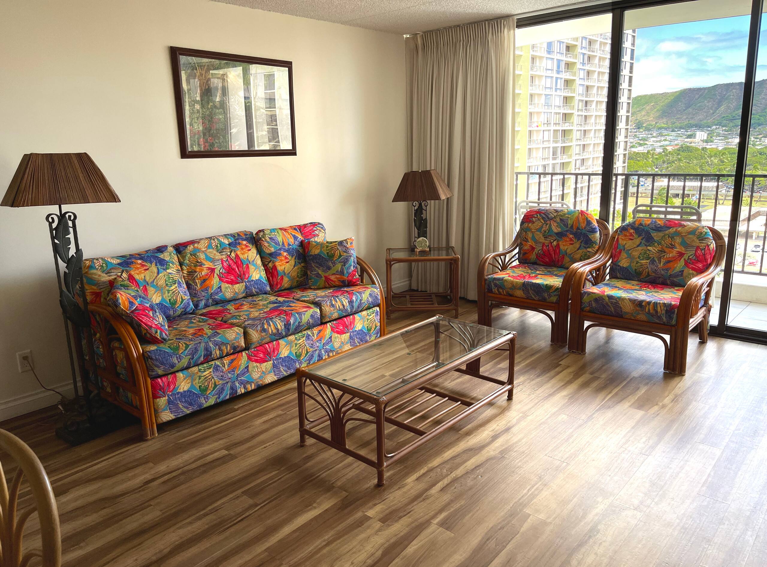 Condo in Honolulu · ★4.44 · 1 bedroom · 2 beds · 1 private bath - Image 3