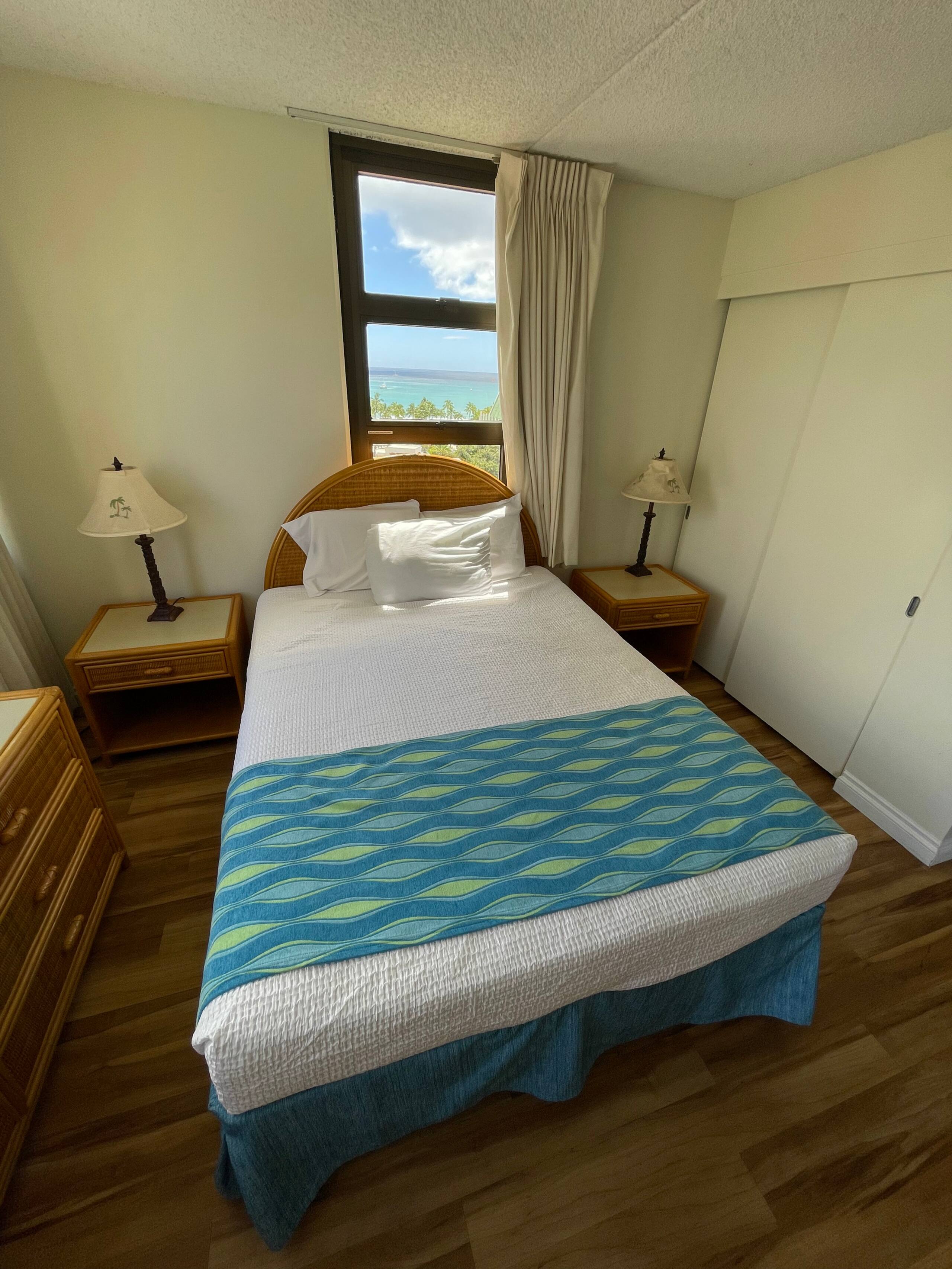 Condo in Honolulu · ★4.44 · 1 bedroom · 2 beds · 1 private bath - Image 4