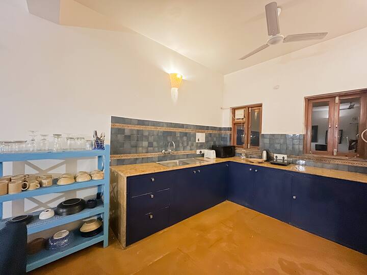 Full kitchen image 2
