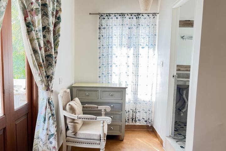 Bedroom 1 image 2