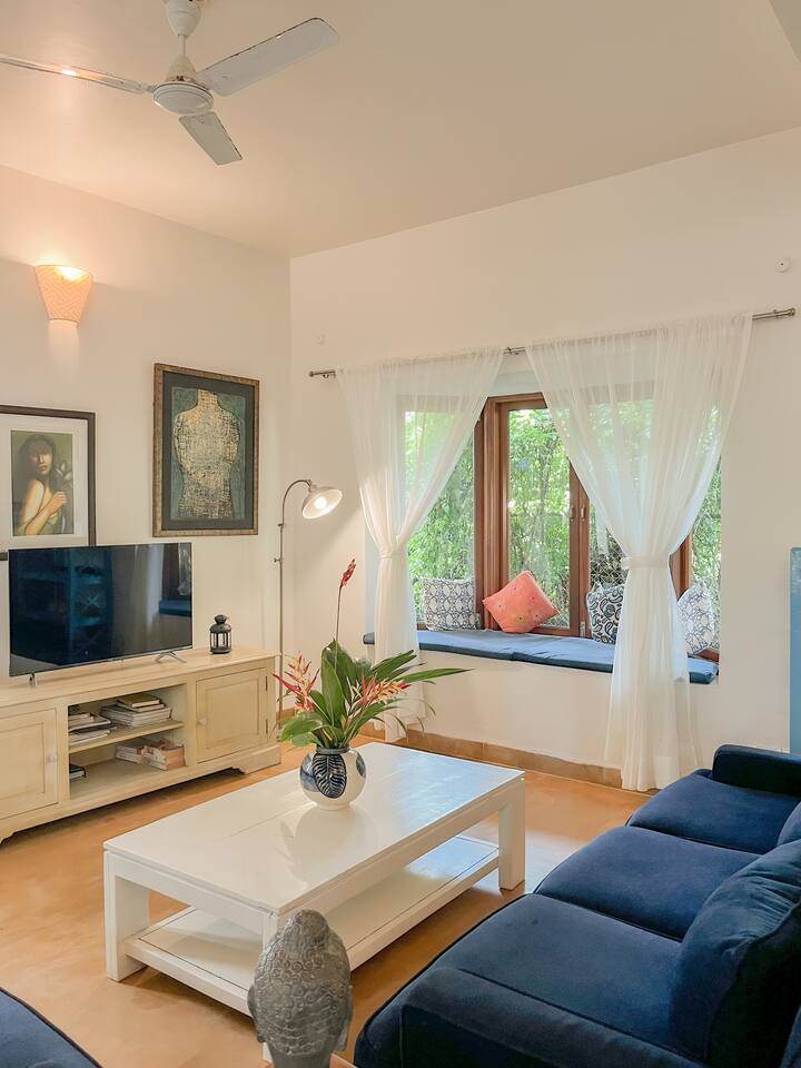 Living room image 5