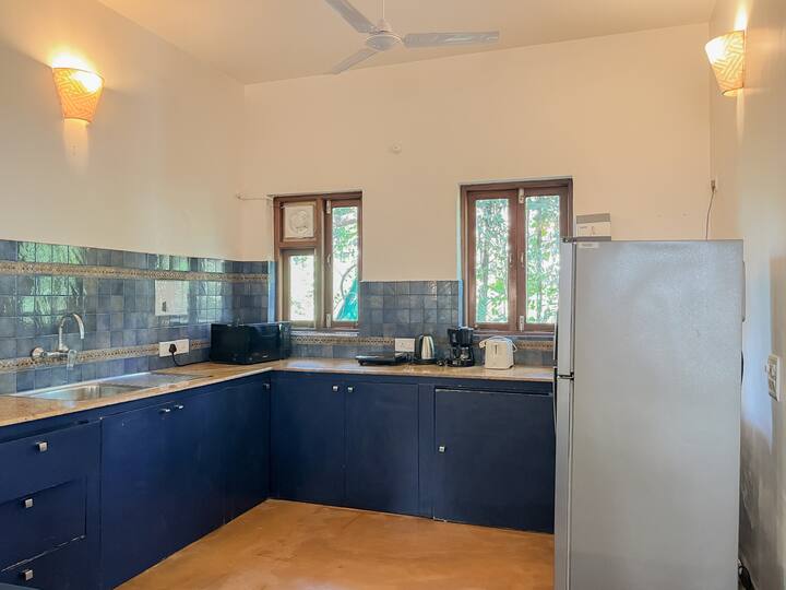 Full kitchen image 1