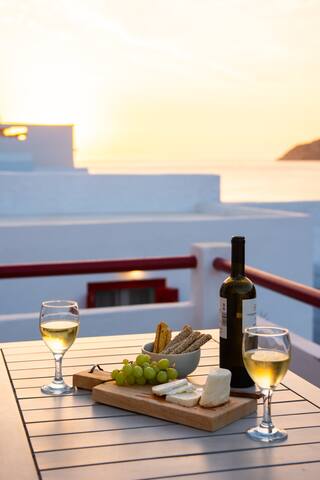 Sunset Multifunctional House on Kamares Bay gallery image 4