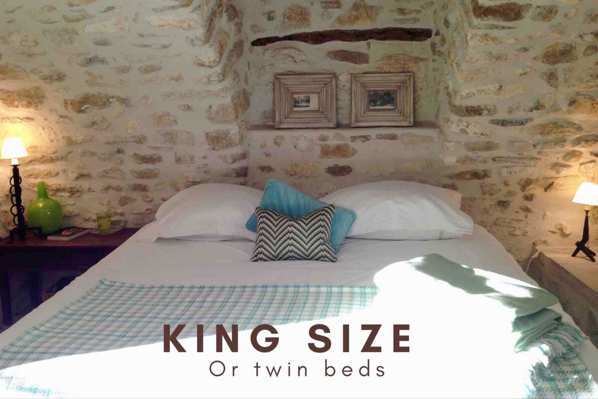 ULTIMATE COMFORT | Indulge in our luxurious King Size High-Density Bed or opt for Twin Beds by prior arrangement. Experience the bliss of hotel-quality 100% cotton linens. Allergy-free bedding ensures a restful sleep. Unwind and rejuvenate... Zzzz