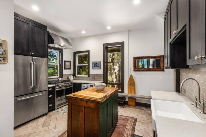 Pine Manor | Eclectic Victorian w/ Luxe Amenities gallery image 4