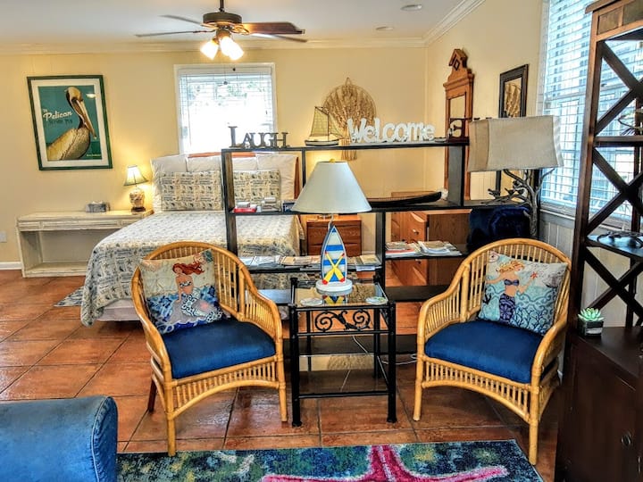 غرفة معيشة في منطقة غرفة النوم