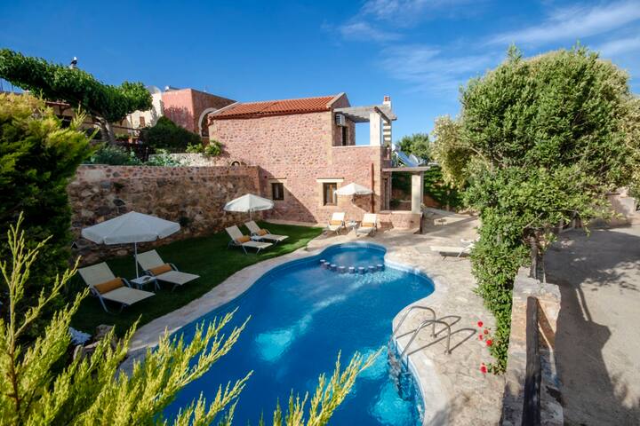 Big villas complex 20 sleeps * 3 Private pools gallery image 4