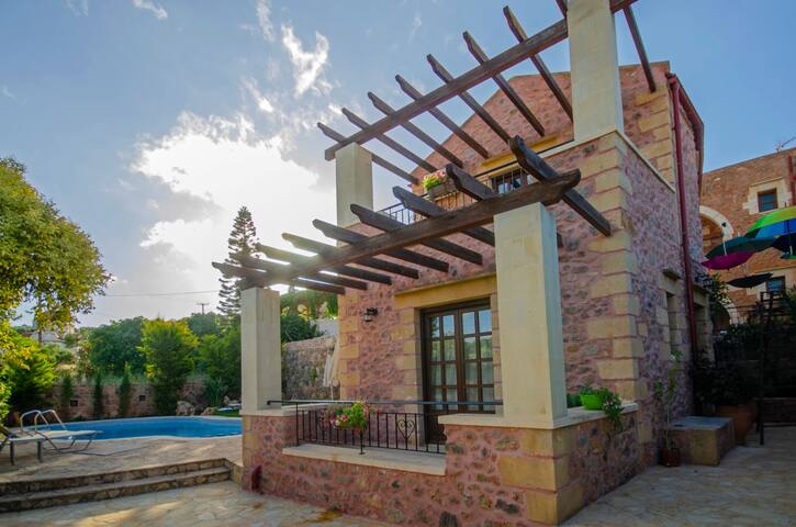 Big villas complex 20 sleeps * 3 Private pools gallery image 3