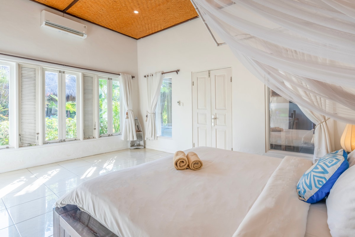 Villa | Ropa de cama prémium, caja fuerte en la habitación, escritorio, espacio de trabajo para computadoras portátiles
