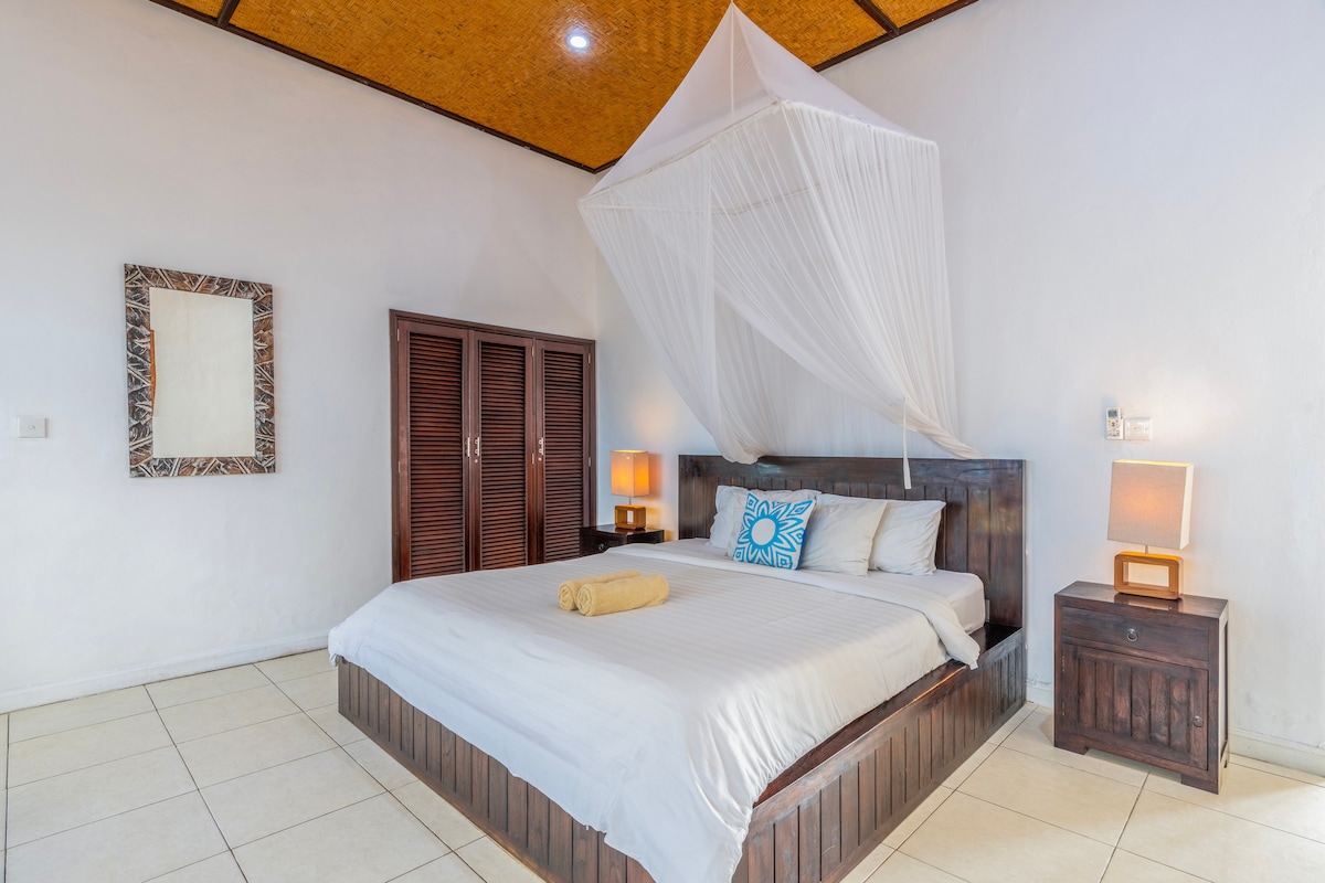 Villa | Ropa de cama prémium, caja fuerte en la habitación, escritorio, espacio de trabajo para computadoras portátiles
