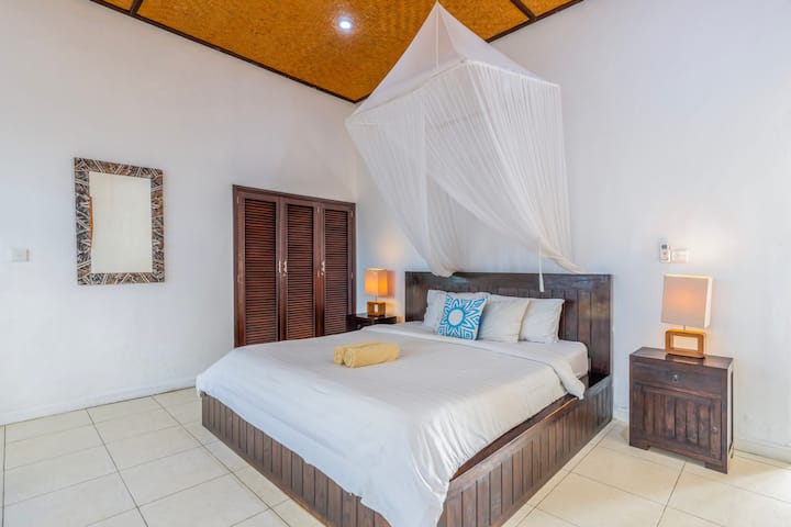 Vilë | Shtroja premium, kasafortë në dhomë, tavolinë, hapësirë pune për laptop
