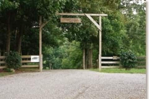 Cozy Cabin on Working Farm in Northeast TN