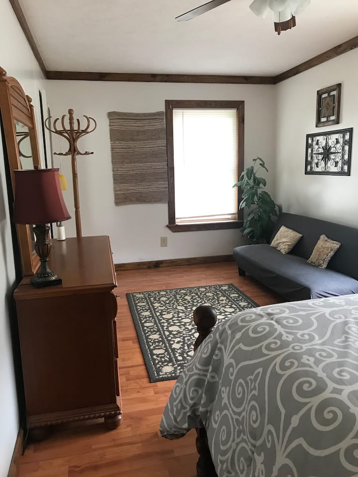 Bedroom - long view opposite entry