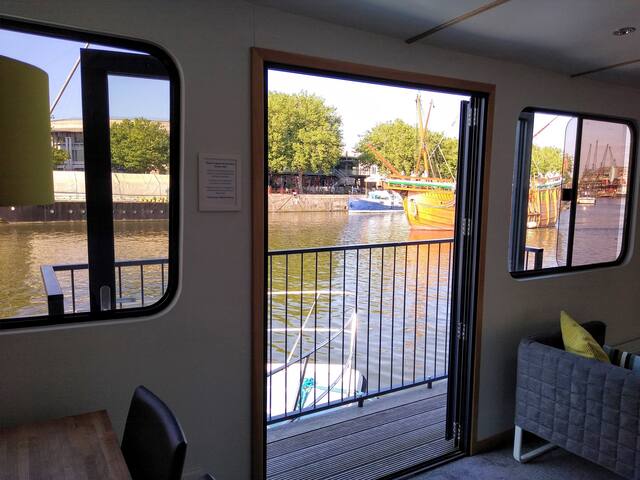 Unique spacious houseboat on Bristol Harbour gallery image 4