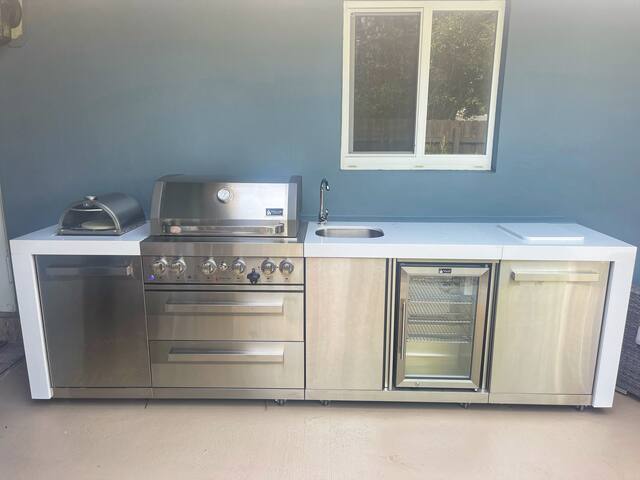 4BR Heated Pool Home w/ Tiki Hut! gallery image 5