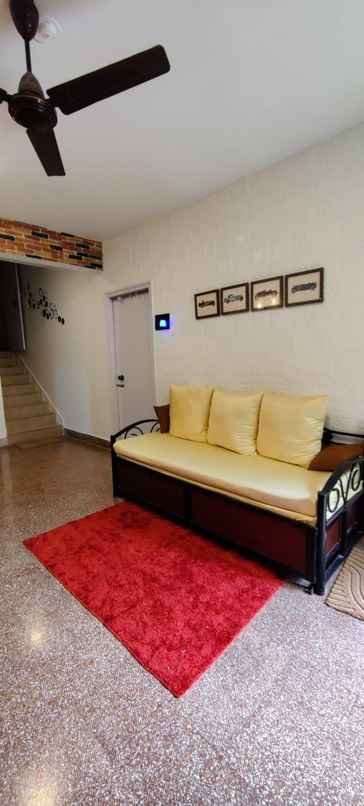 „Опуштете се, опуштете се во дневната соба“. Тоа е местото каде што доаѓаме да размислиме, да го успориме светот за секунда!