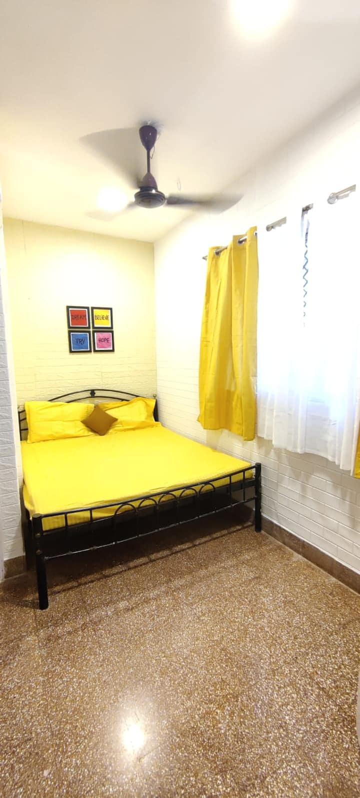 Спална соба 1 - „Среќата се состои од доволно сон“