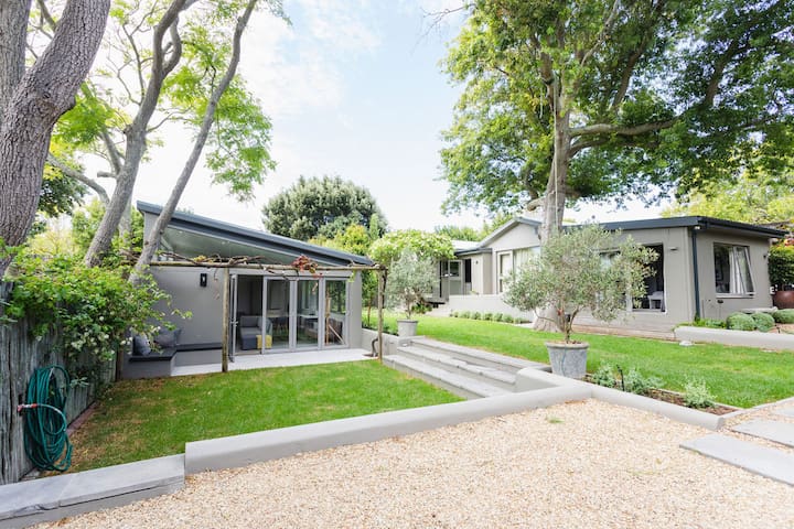 Constantia Winelands Retreat