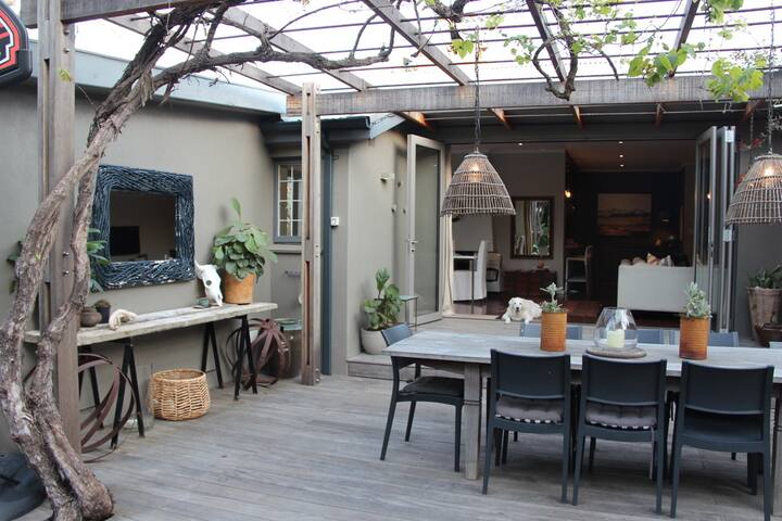 Constantia Winelands Retreat gallery image 4