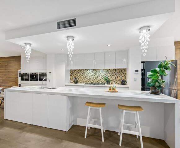 Luxurious Living, The Docklands gallery image 3