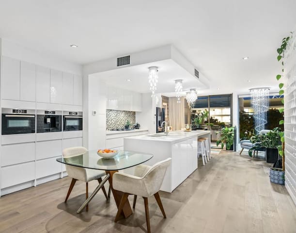 Luxurious Living, The Docklands