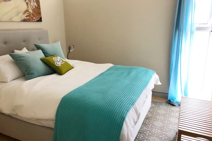 Dormitorio 2.
Cama tamaño queen.
