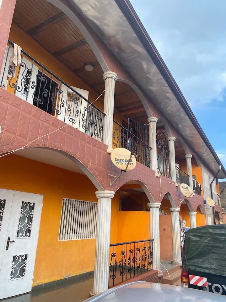 Lovely 3-bedroom Units With Secured Parking - Yaoundé