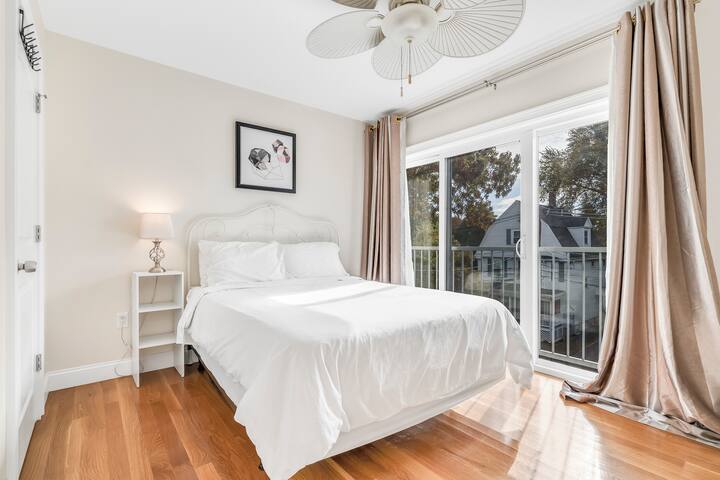 Sparkling Condo With Modern Amenities gallery image 3