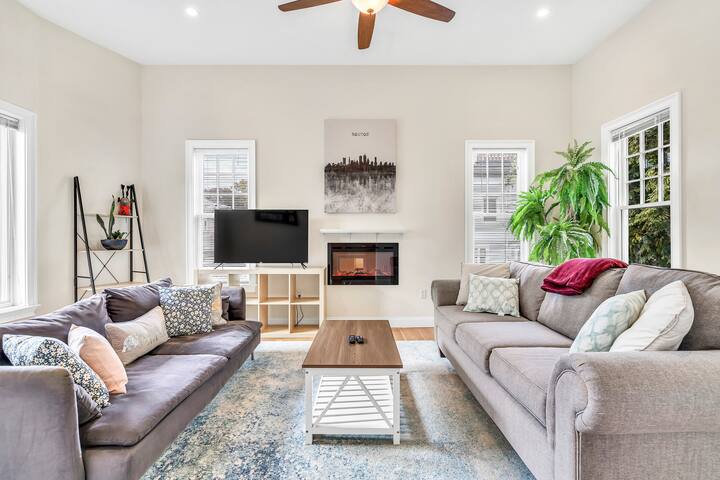 Sparkling Condo With Modern Amenities